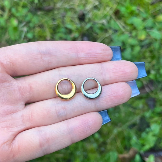 Minimalist Hinged Septum Ring: Titanium Clicker, 16G (1.2mm) Silver/Gold