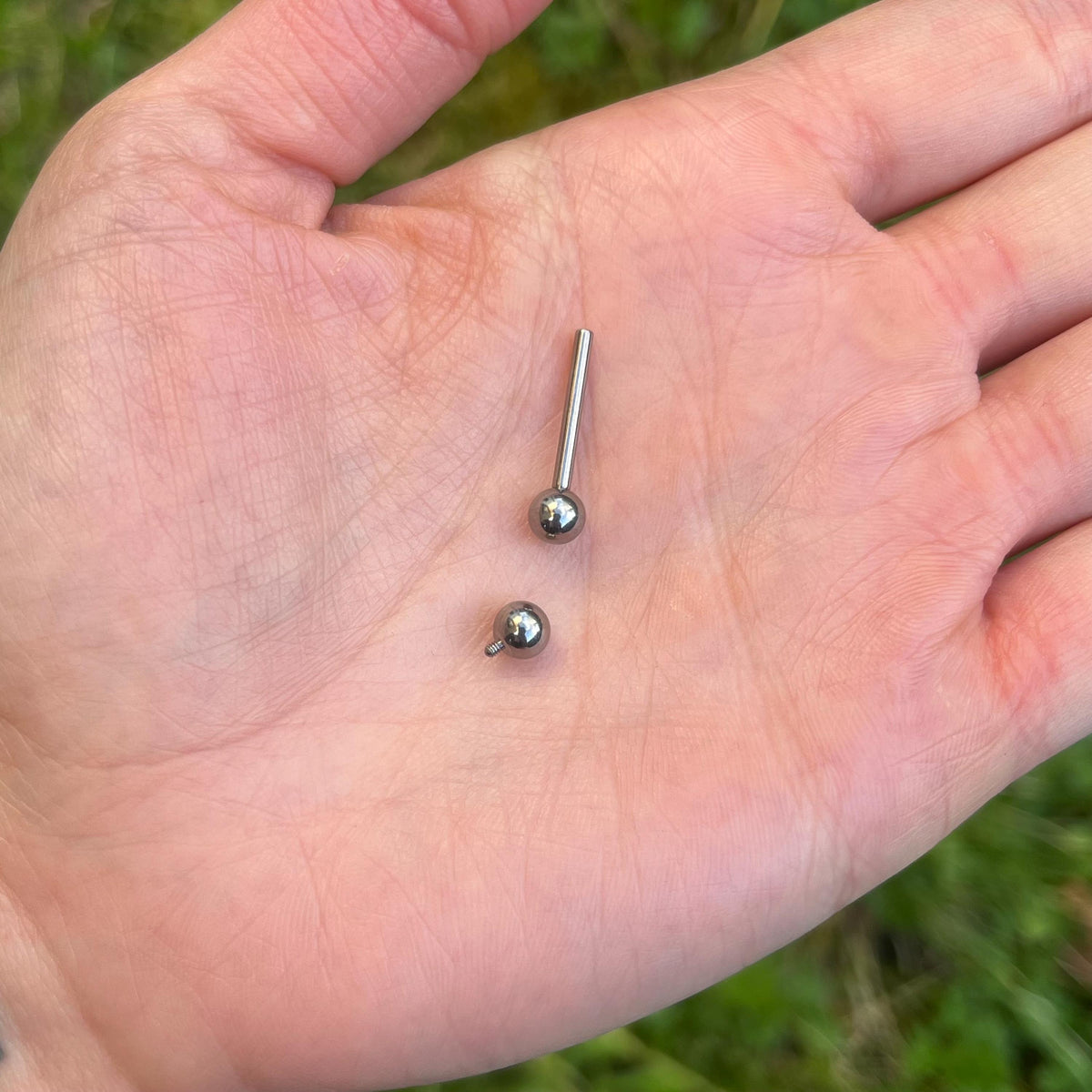 Classic Titanium Bridge Bar | Silver Ball Ends