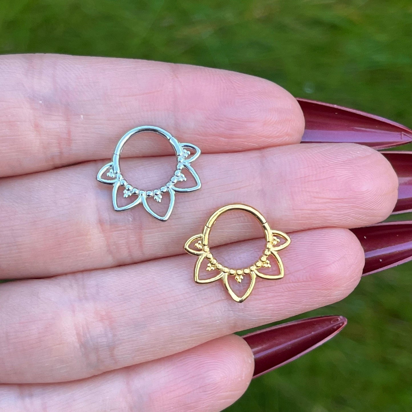 Flower Septum Clicker:  Stainless Steel Hinged Nose Ring, 16G 8mm/10mm
