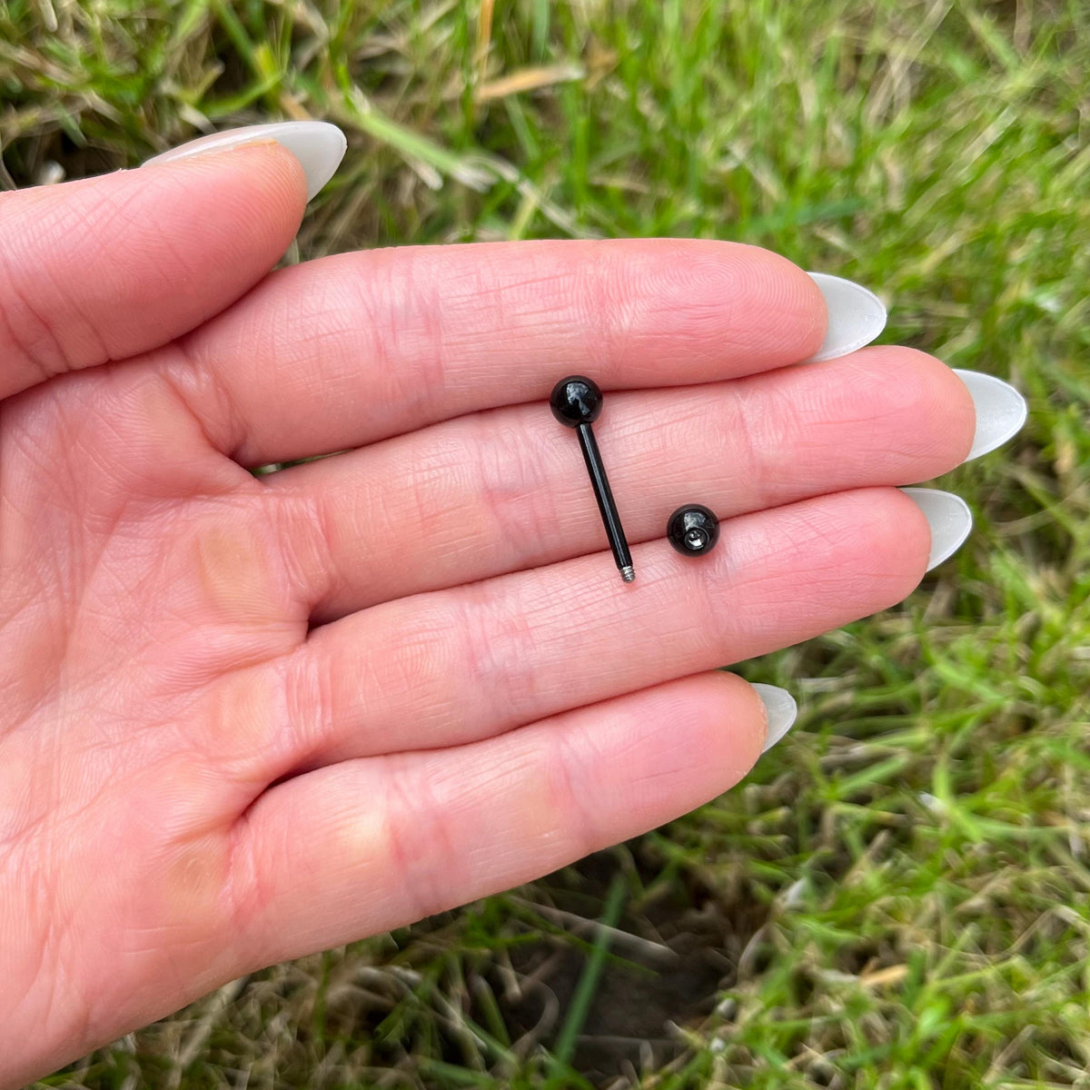 Black Titanium Bridge Barbell - Gothic Punk Piercing (14G/1.6mm)