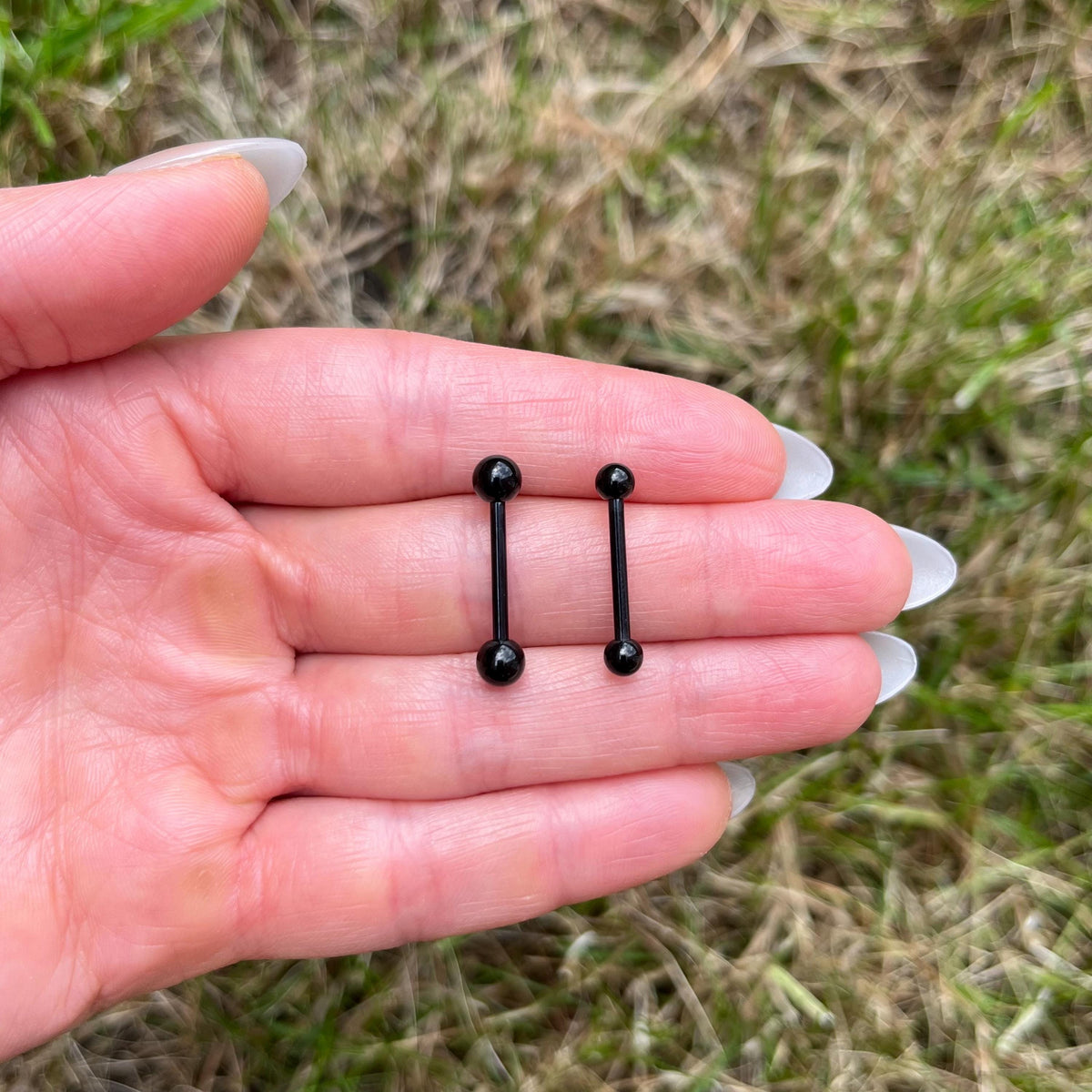 Black Titanium Bridge Barbell - Gothic Punk Piercing (14G/1.6mm)