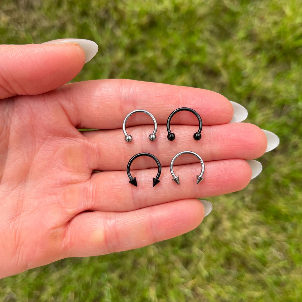 Titanium Horseshoe Ring | Septum, Lip & Eyebrow Piercing | Silver/Black | 16G