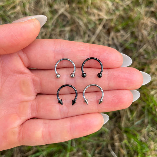 Titanium Horseshoe Ring | Septum, Lip & Eyebrow Piercing | Silver/Black | 16G