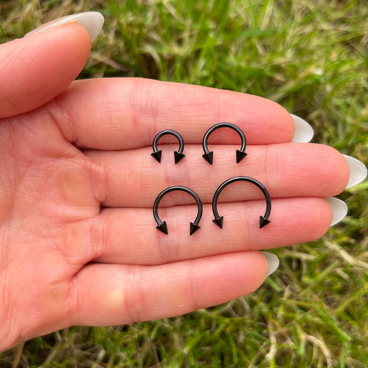 Titanium Horseshoe Ring | Septum, Lip & Eyebrow Piercing | Silver/Black | 16G