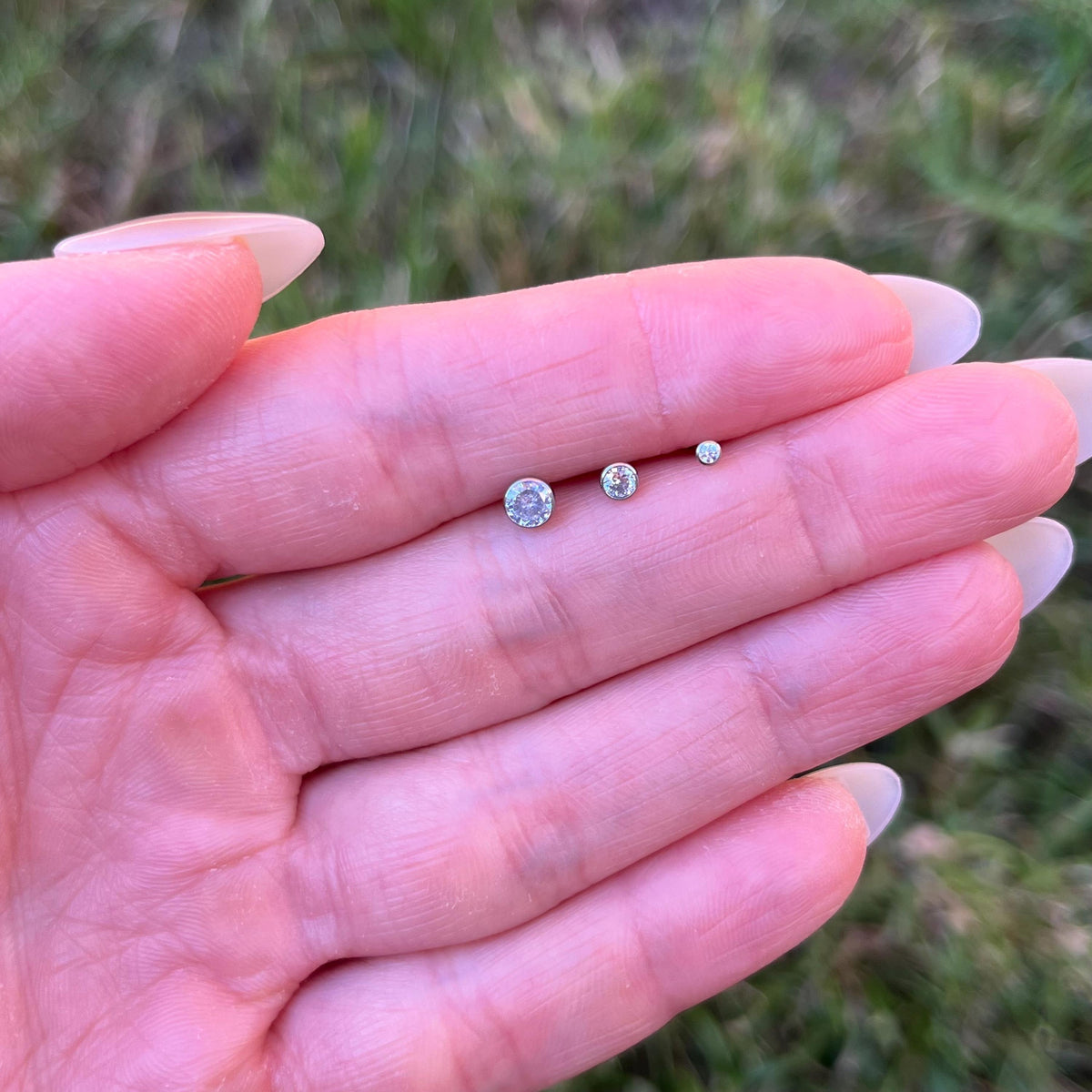 Titanium Labret Piercing with CZ Crystal Gem: Threadless Flat Back 16G, 6mm/8mm/10mm
